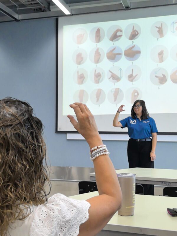 Tiếng anh cho trẻ khiếm thị